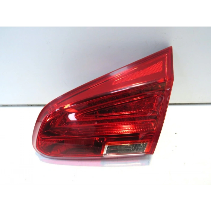 Stop Lambası Iç Sag Beyaz-Kırmızı - P21W/W16W/Led Kore Ceed H/B Benzın-Dızel 2012- (Oem No: 92404A2020)