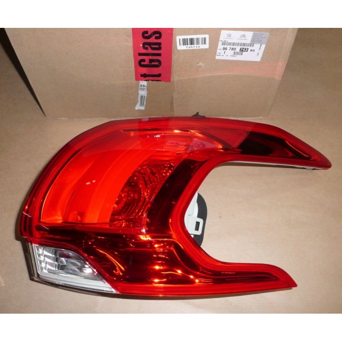 Stop Lambası Dış Sağ Psa 2008 B.M 2012- (Oem No: 9678074380)