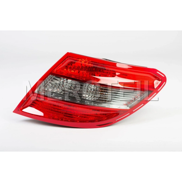 Stop Lambası Sag Fume Mercedes W204 Bm 07- (Oem No: A2048203064)