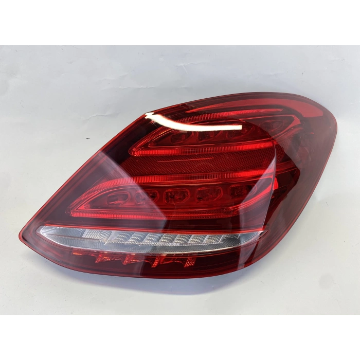 Stop Lambası Sağ Ledlı Avantgarde Mercedes W205 Bm 14- (Oem No: A2059060457)