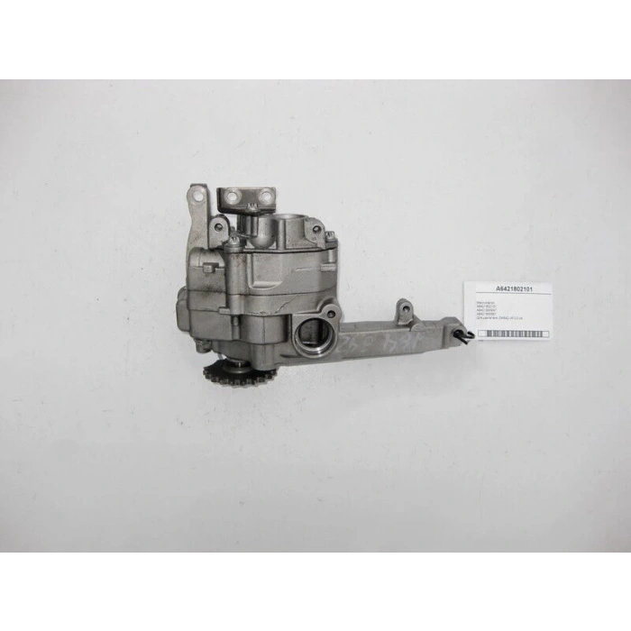 Yag Pompası Mercedes W204-211-212-164-463-251-639-906 M642 04-14 (Oem No: A6421802101)