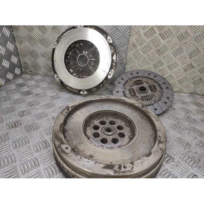 VOLAN MERCEDES W639-906 M651 10- (Oem No: A6510305105)