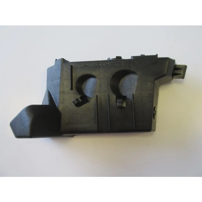 Ford Tourneo- Courıer- 2014-2020 Ön Tampon Bağlantı Braketi Sağ  Oem No: Et76 17D958 Ac