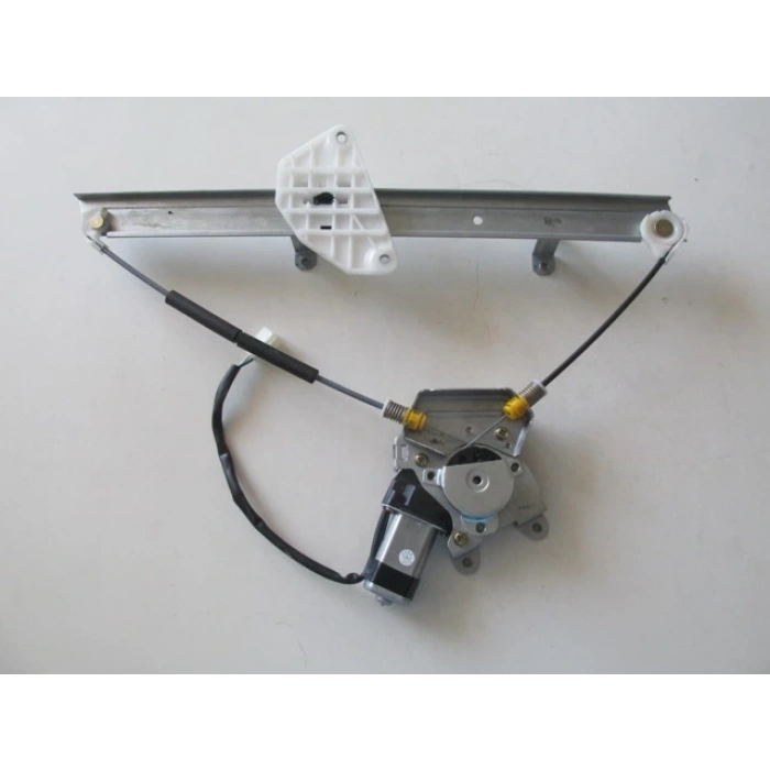 Mıtsubıshı Canter- Fe515- 98/06; Ön Cam Krikosu Sol Elektrikli/Motorlu 2Fiş 12 Volt (Fe511) (Oem No: Mk488223)