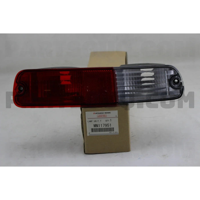 Stop Lambası Sol Alt : Arka Tampon Japon Pajero (V7) 3.2 Dı-D 03-06 (Oem No: Mn117951)