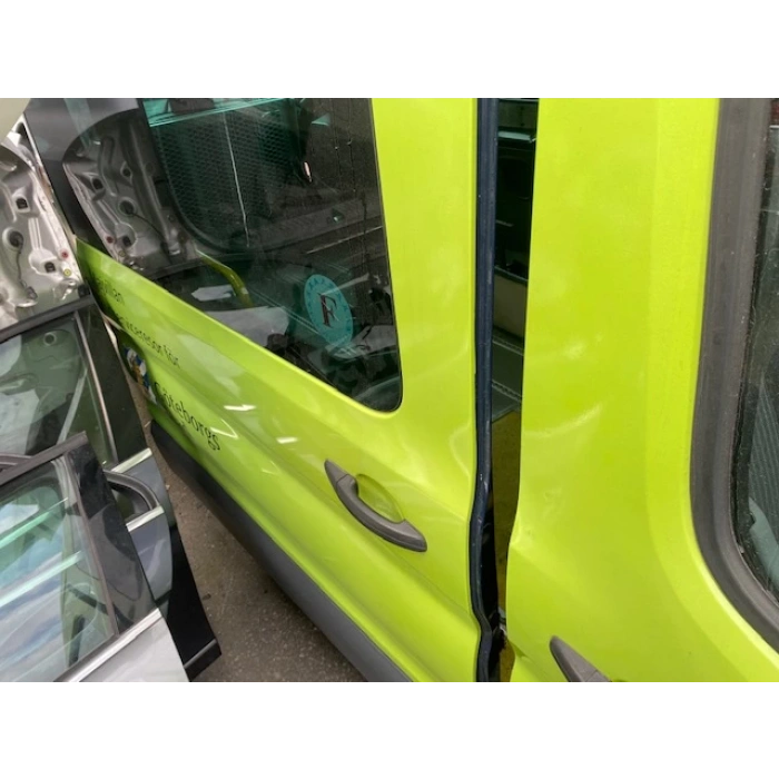 Orta Kapı Sürgülü Sağ Camlı Ford Transıt V-363 Bm 14- (Oem No: Pbk31 B24602 Ah)