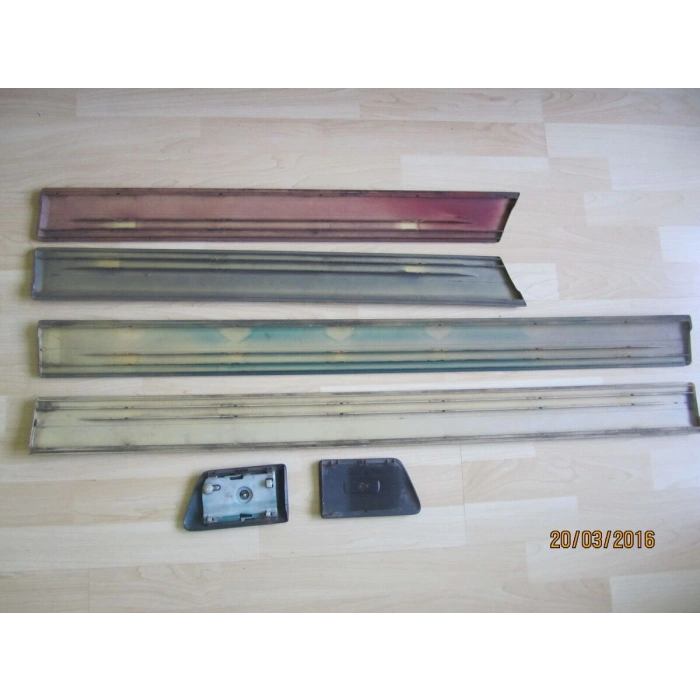 Sağ Ön Kapı Bandı Kalın A6 94-97 None (Oem No: Vw-4A0853952A)