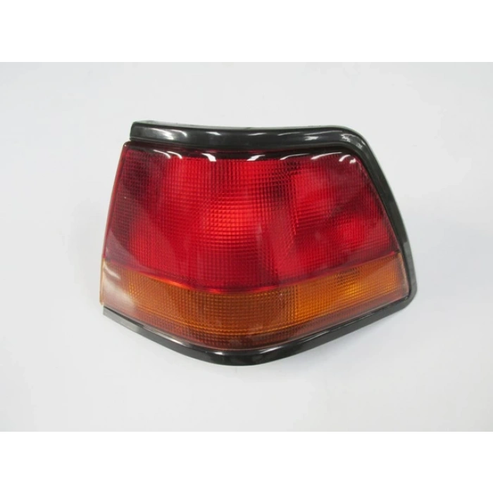 Daewoo Espero- 1996-1997  Stop Lambası Sağ Kırmızı/Sarı (Famella) (Oem No:96136527)
