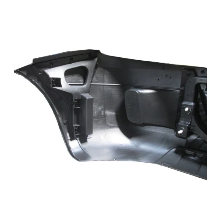 Iveco Daıly-  2008 2010  Ön Tampon Siyah (Sis Deliksiz) (İtalya) (Oem No:3802001)