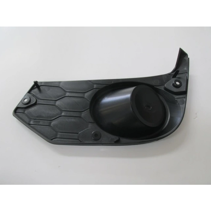 Iveco Daıly- 2014-2019  Sis Lamba Kapağı Sağ Sis Deliksiz (İtalya) (Oem No:5801562215)