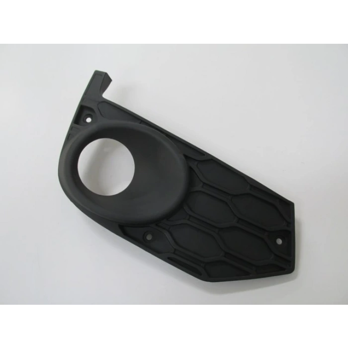 Iveco Daıly- 2014-2019  Sis Lamba Kapağı Sağ Sis Delikli (İtalya) (Oem No:5801529858)