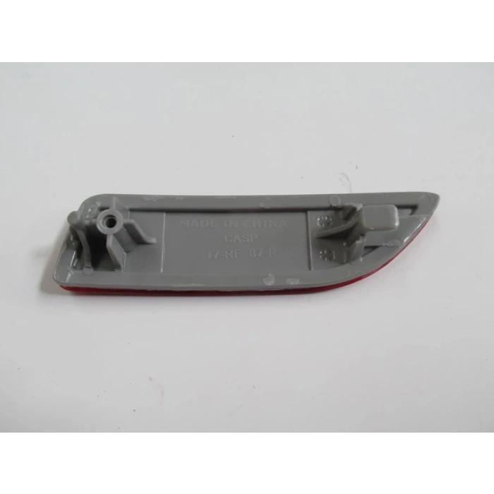 Toyota Corolla- E150- 2010-2013  Arka Tampon Reflektörü Sağ Kırmızı (Oem No:8191002230)