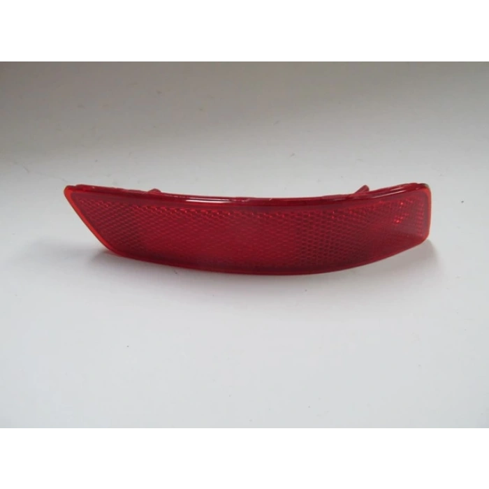 Toyota Corolla- Nde180- 2013-2018  Arka Tampon Reflektörü Sağ Kırmızı (Oem No:8191002180)