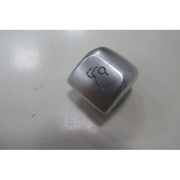 Mercedes C Class- C Class- 2014-2020  Bagaç Açma Düğmesi Butonu