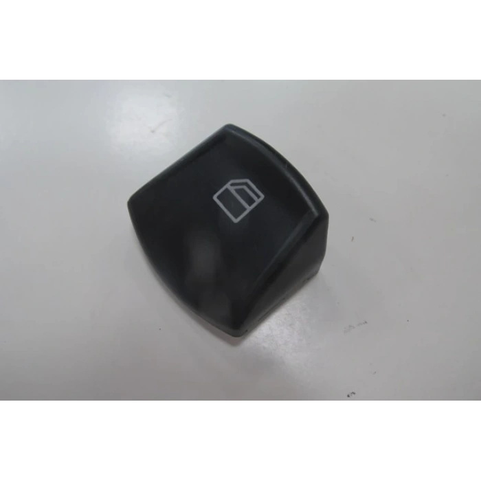 Mercedes Vito- Viano- 2003-2014  Ön/Arka Cam Düğme Butonu Sağ (Oem No:A6395451413P1)