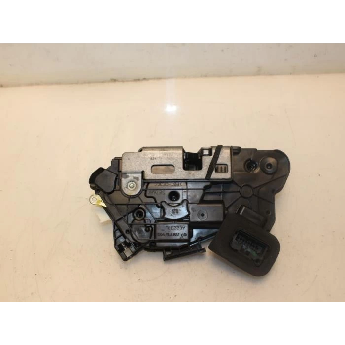 Vw Golf7-Passat- A3 Leon-Octavia 2013- Kapı Kilidi Ön Sol  (Oem No:6V1837015C)