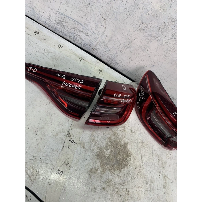 Renault Clio V 2021- Stop Lambası Dış Sağ Led Duysuz (Oem No:265509761R)