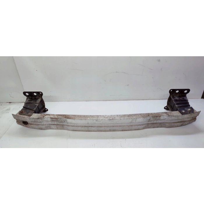 Vw A3  2008 2013 Tampon Demiri Ön  (Oem No:8P0807113F)