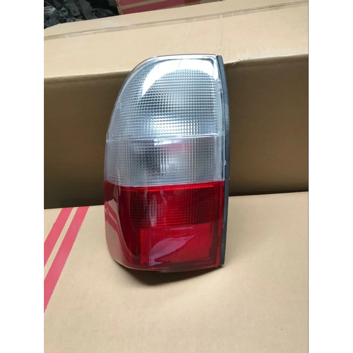 Stop Lambası L200 2002-2005 Beyaz Sol (Oem No:Mr109127)