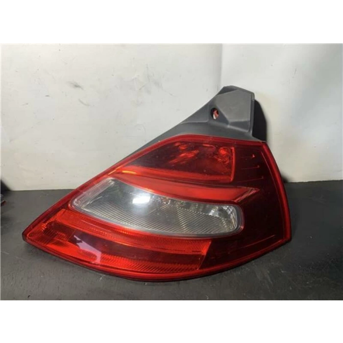 Renault Megan Iı Hb 2006- Stop Lambası Sağ Hb (Oem No:8200413216)