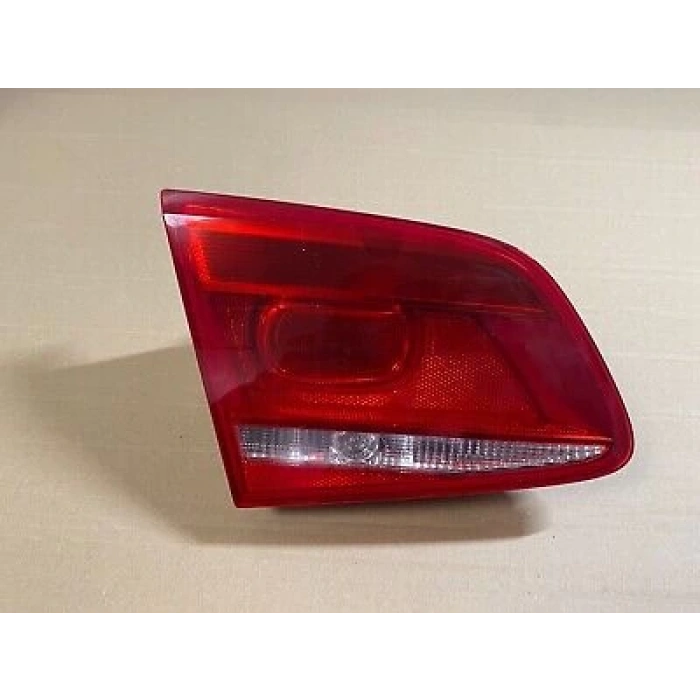 Stop Lambası Passat 2010-2013 İç Sol (Oem No:3Ae945093J)
