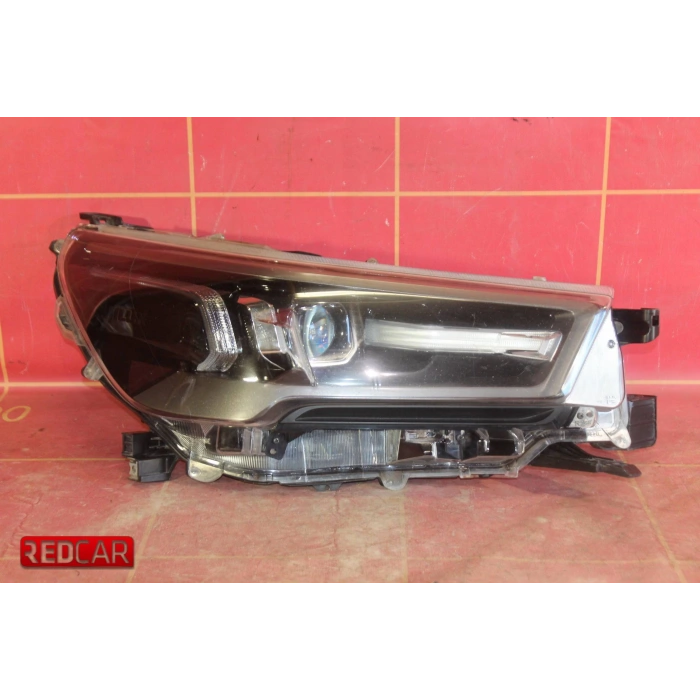 Japon Hilux (Gun125, Gun126) 2.4 D:2.8 D 2020- Far Sağ . (Oem No:81110Yp082)