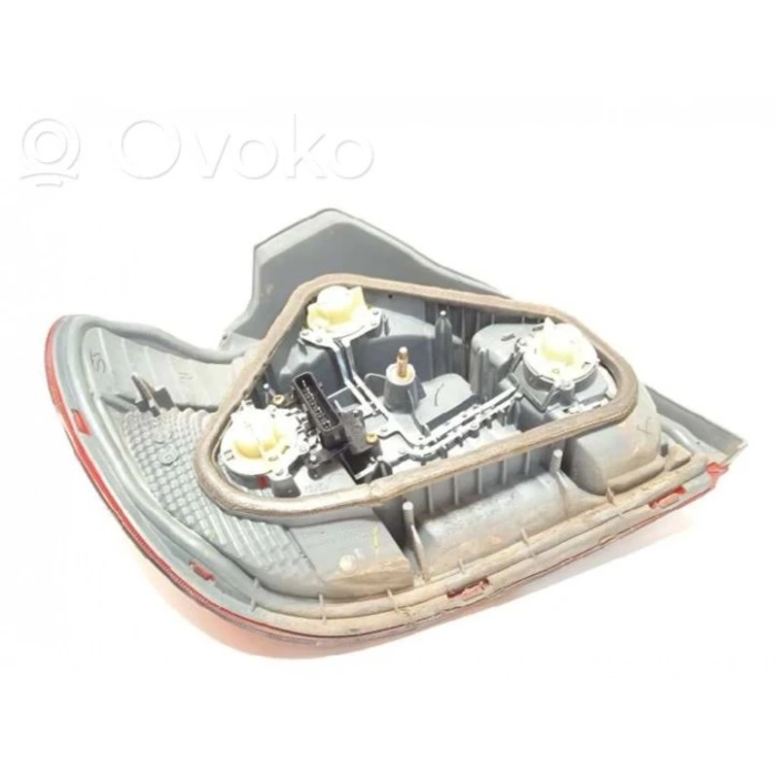 Stop Lambası Yaris 2003-2005 Duysuz Sağ (Oem No:815510D070)