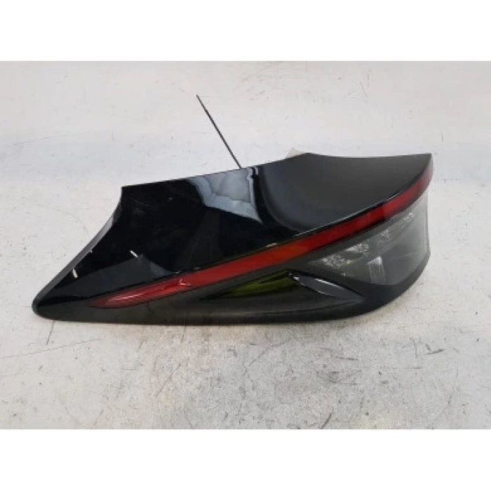 Japon Yaris Cross Benzinli 20 - Stop Lambası Dış Sol  (Oem No:815600De20)