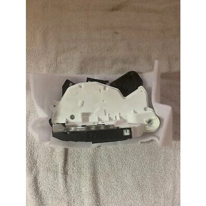 Vw Golf6-Golf7-Jetta-Passat-Leon-Octavia 2010- Kapı Kilidi Ön Sol  (Oem No:5K1837015A)