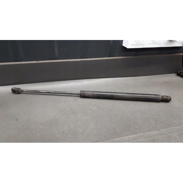 Vw A6 1997-2004 Bagaj Amortisörü Avant (Oem No:4B9827552L)