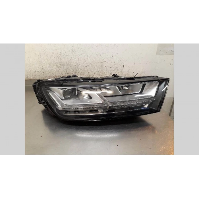 Vw Q7 2015- Far Sağ  (Oem No:4M0941774C)