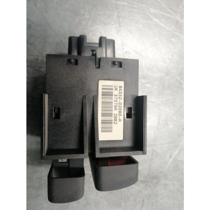 Dörtlü Flaşör Düğmesi Corolla 2002-05 (Oem No:8433202080)