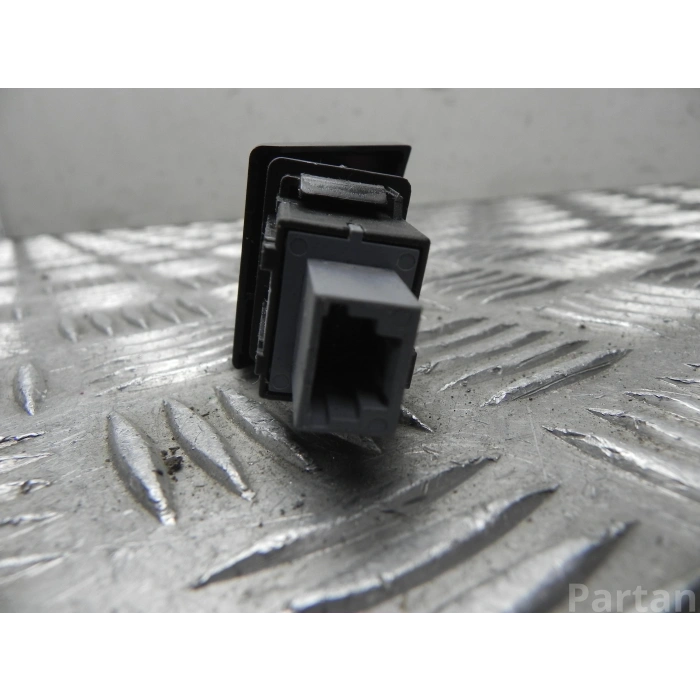 Dörtlü Flaşör Düğmesi Corolla 2013-18 (Oem No:8433202210)