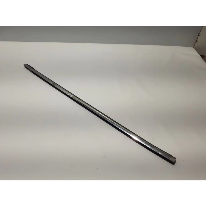 Cam Sıyırıcı Qashqai 2014-2016 Ön Krom Sağ (Oem No:808204Ea0A)