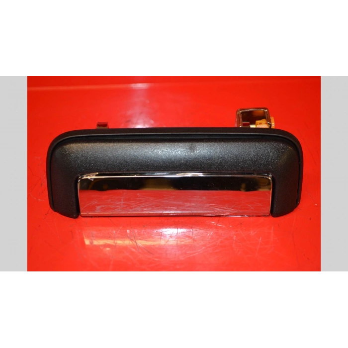 Bagaj Kapak Açma Kolu L200  1999-2005 / 2015-2019 (Açma Kısmı Krom )Mandal (Oem No:Mb365361)
