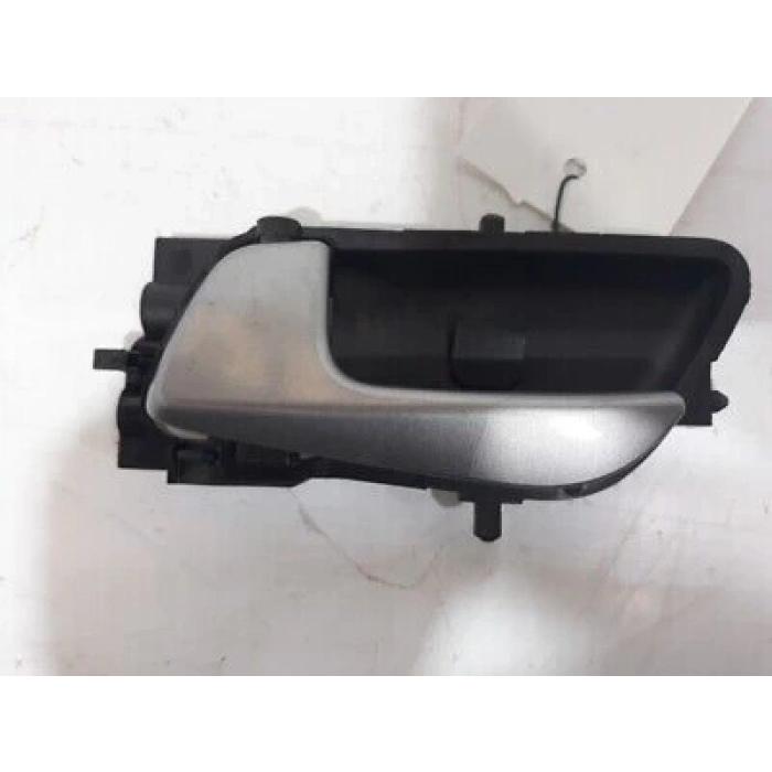 Kapı Kolu I-2020 2015-2018 İç Siyah Çerçeve+Gri Sol (Oem No:82610C8010Rdr)