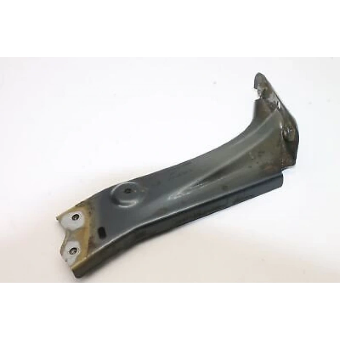 Skoda Octavia- 2013-2017  Ön Çamurluk Bağlantı Braketi Sol (Oem No:5E0821141)