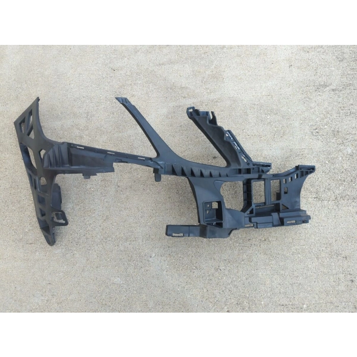 Mercedes E Class- E Class- 2010-2012  Far Alt Bağlantı Braketi Sağ (Oem No:2128850265)