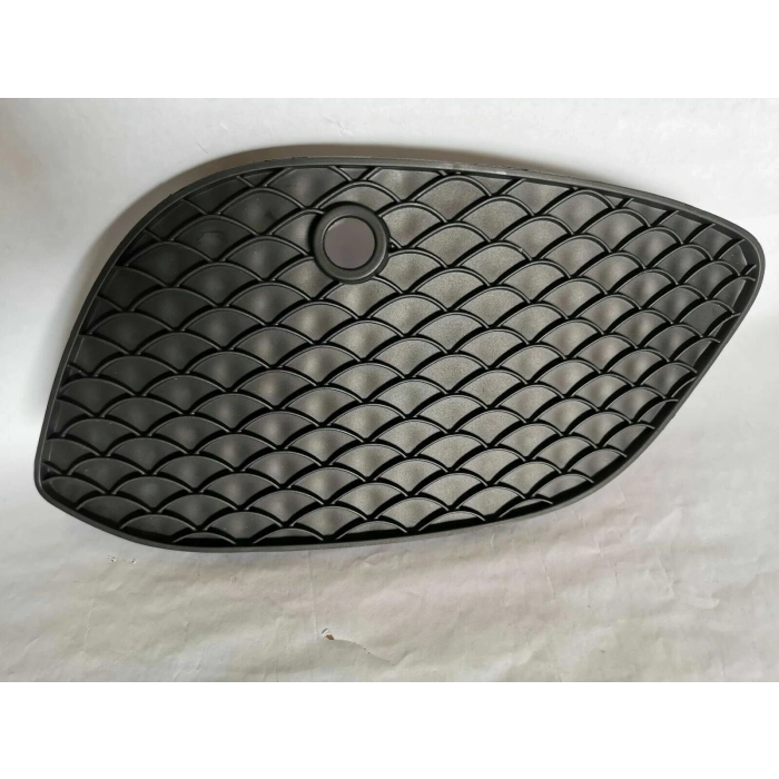 Mercedes Glc Class- Glc- 2015-2018  Sis Lamba Kapağı Sağ Sis Deliksiz (Tw) (Oem No:2538850222)