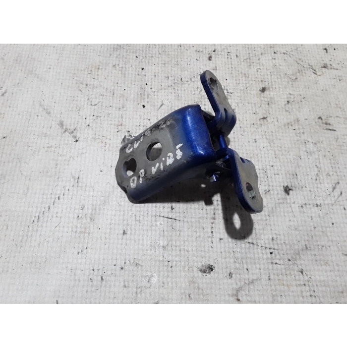 Renault Clio- 5- Hb- 2020-2023  Ön Kapı Üst Menteşesi Sağ (Oem No:804004057R)