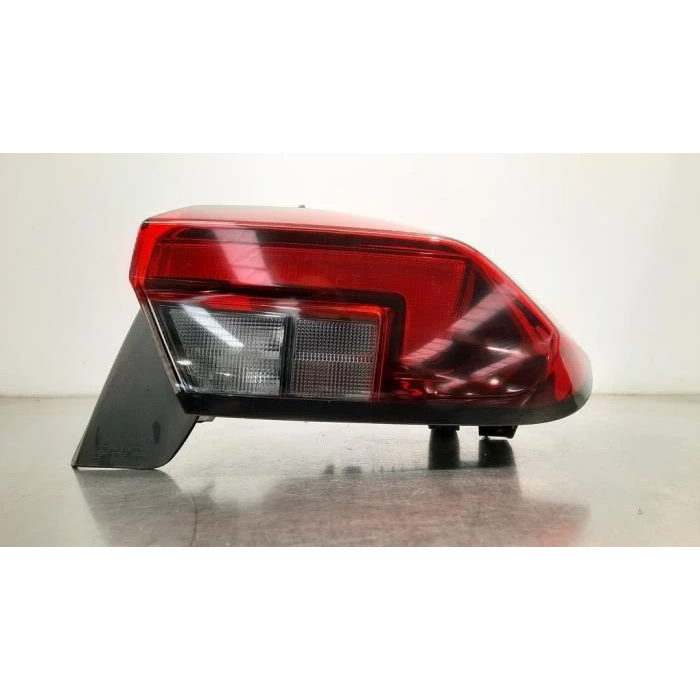 Opel Corsa F 2020- Stop Lambası Dış Sağ  (Oem No:9829317280)