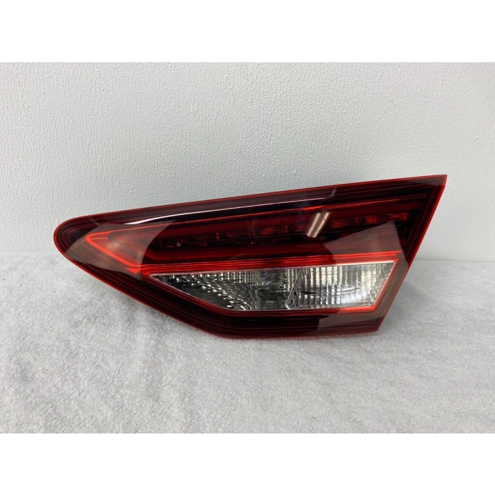 Vw Leon 2013- Stop Lambası İç Sağ Ledlı (Oem No:5F0945308D)