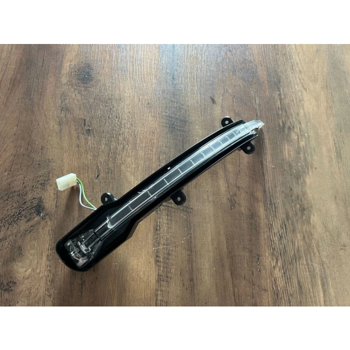 Vw  Q5 Q7  2008  Ayna Sinyali Sağ  (Oem No:4L0949102)