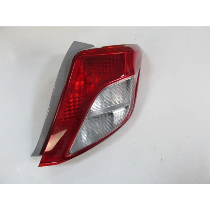 toyota yaris- 2011-2014  stop lambası sağ kırmızı/beyaz (casp) Oem No (815510D370)