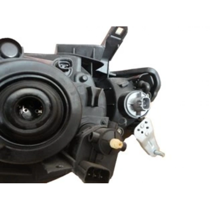 mitsubishi l200- pıck up- 2006-2009  far lambası sağ elektrikli/motorlu (sarı sinyallı) (h4) Oem No (8301A692)