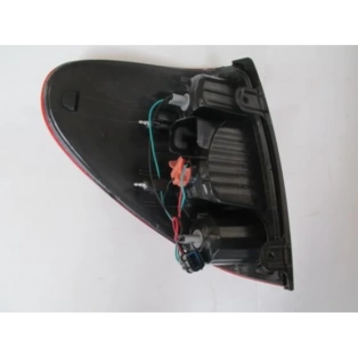 mitsubishi l200- pıck up- 2006-2015  stop lambası sağ kırmızı/sarı/beyaz duyulu (depo) Oem No (8330A156)