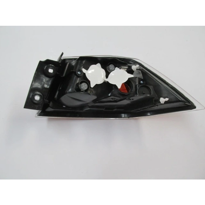 mitsubishi lancer- 2011-2016  dış stop lambası sol kırmızı/sarı (sıyah) (depo) Oem No (8330A623)