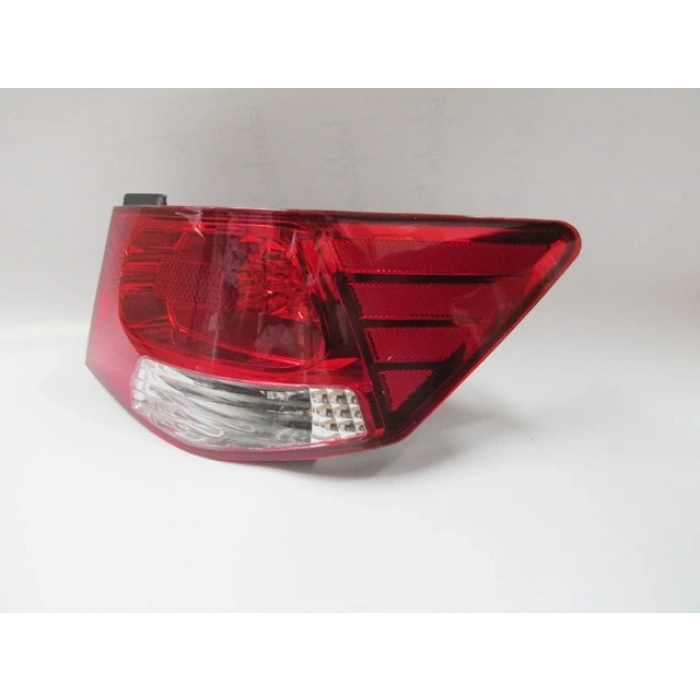 kia cerato- 2010-2011  dış stop lambası sağ kırmızı/beyaz (famella) Oem No (924021M020)