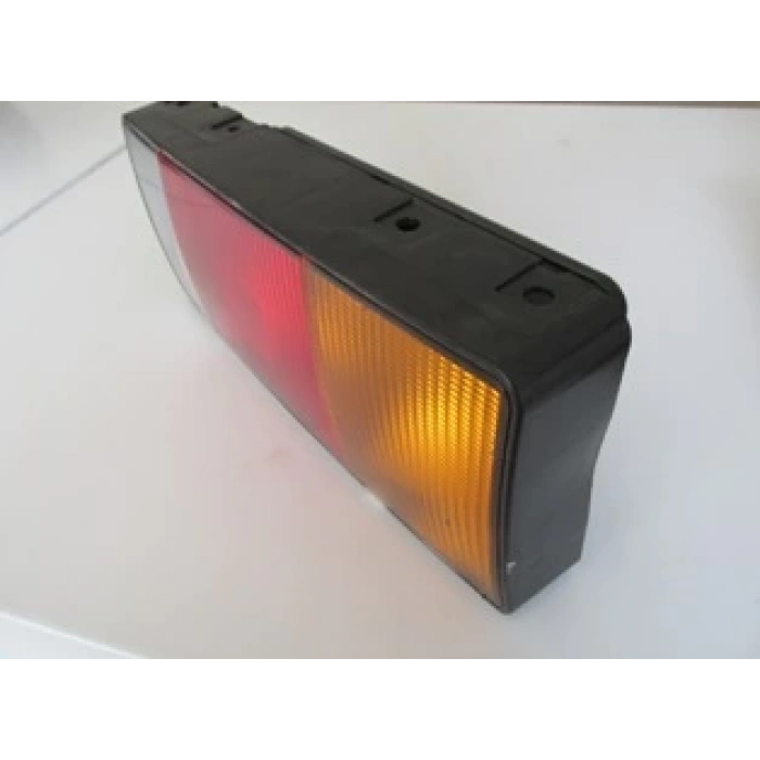 hyundai hd 72-77 kamyonet- 2000-2002  stop lambası sağ beyaz/kırmızı/sarı (famella) Oem No (924204F030)