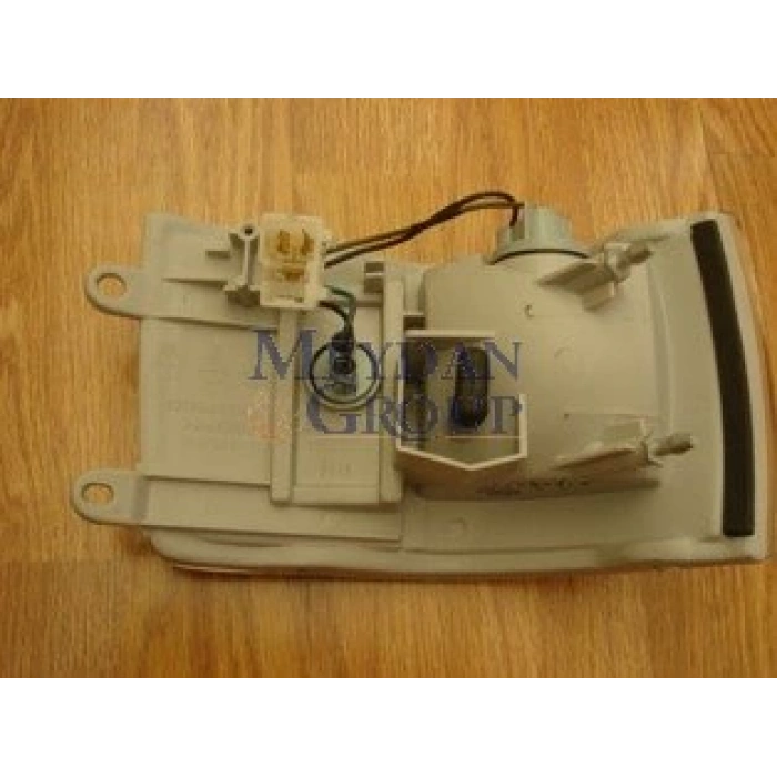 nissan urvan- minibüs- e24- 1994-1997  ön sinyal sol beyaz balonlu (çerçevesız tıp) (tyc) Oem No (B611538N00)
